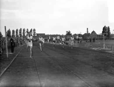 Internationaal Atletiekwedstrijd Pro Patria Rotterdam, finish 100 m heren, Bestanddeelnr 907-2158