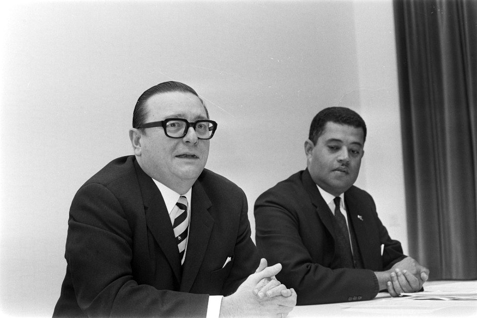 Intern Beraad van regering over benoeming tot gouverneur Nederlandse Antillen dr, Bestanddeelnr 923-2361