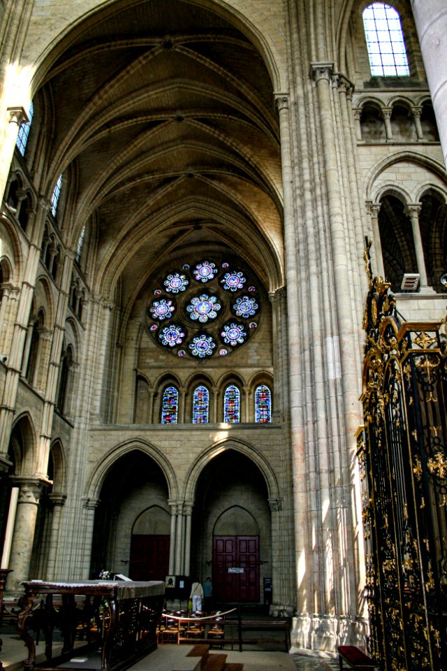 Internal detail of the Laon cathedral 2007-05-06-02