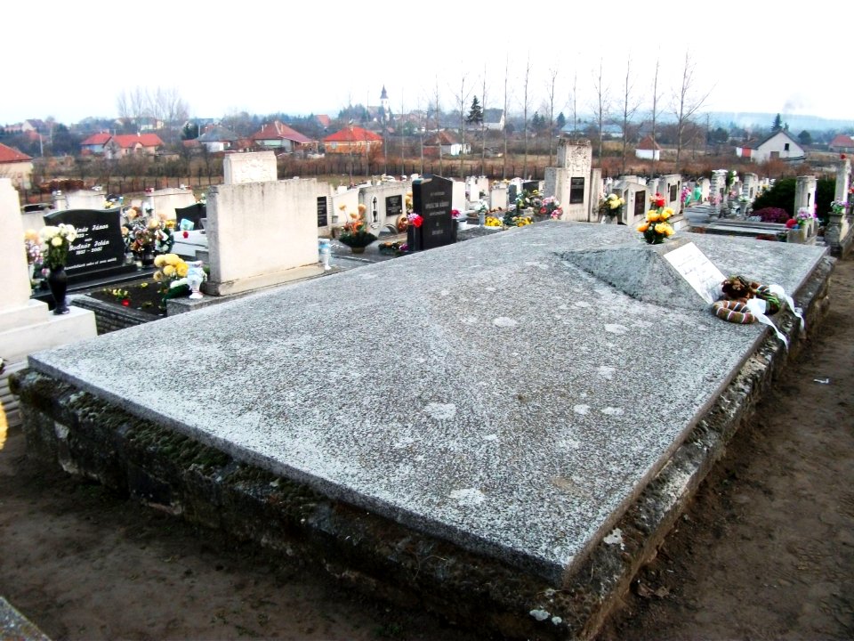 Kántor Mihály síremléke
