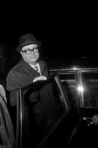Intern Beraad van regering over benoeming tot gouverneur Nederlandse Antillen dr, Bestanddeelnr 923-2369