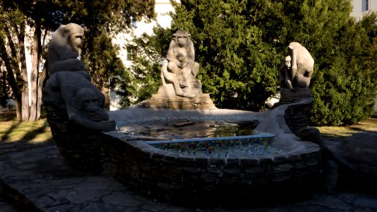 Julius-Deutsch-Hof Brunnen 01 photo