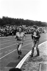 Jos Hermens verbeterd uurrecord en record 20 km op Papendal tijdens wedstrijd, Bestanddeelnr 928-5535