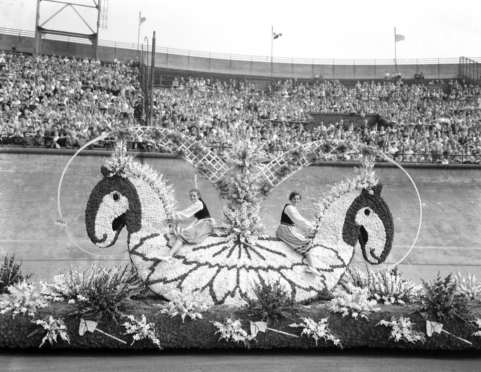 Jaarlijks bloemencorso stadion Amsterdam, Bestanddeelnr 906-6997