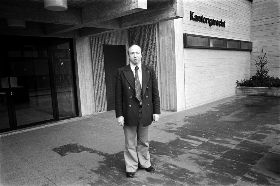 Journalist en Accent-hoofdredacteur Hans Knoop voor het kantongerecht Amsterdam, Bestanddeelnr 929-1089