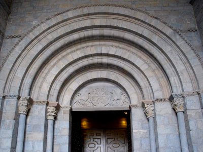 Jaca - Catedral, atrio y portada occidentales 10