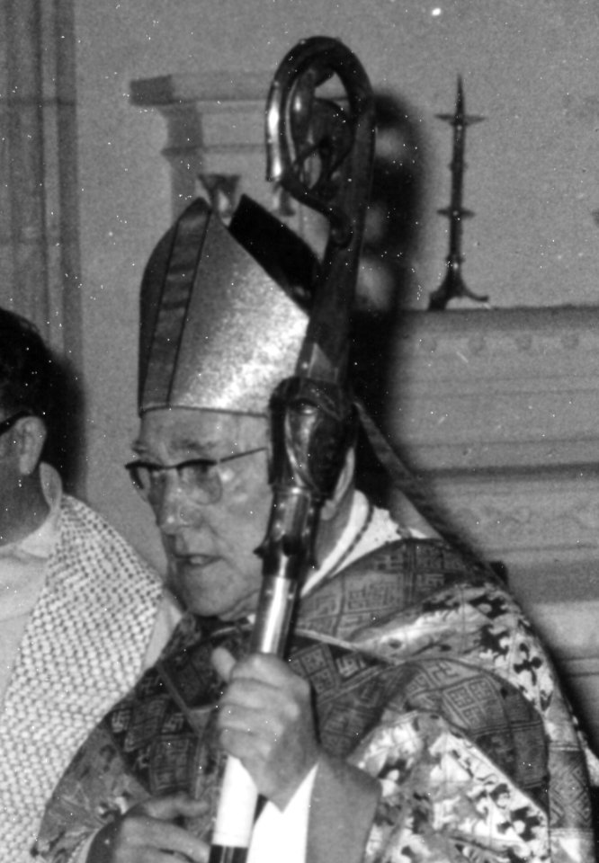 Joseph Wicquart, évêque de Coutances, à l'église de Biville, juillet1978