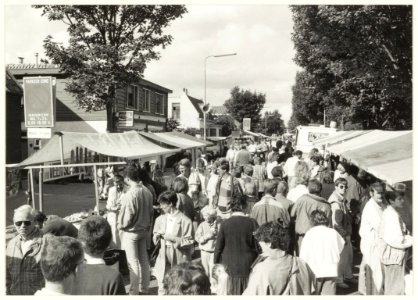 Jaarmarkt op de Bennebroekerlaan te Bennebroek. NL-HlmNHA 54020706