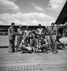 Jongens van de Nederlandse Luchtmacht op het vliegveld van Semarang., Bestanddeelnr 11828