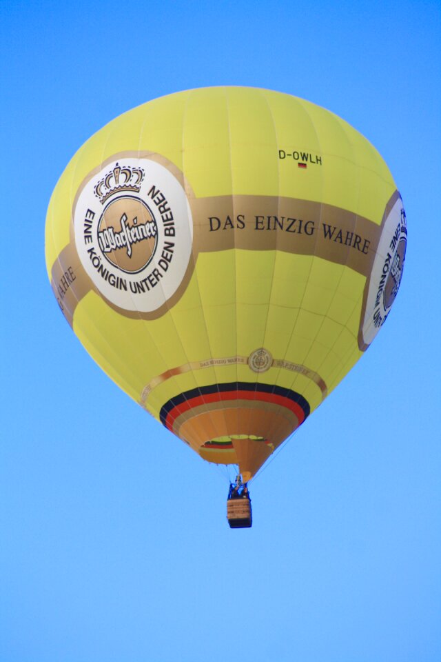 Hot air balloon warsteiner yellow