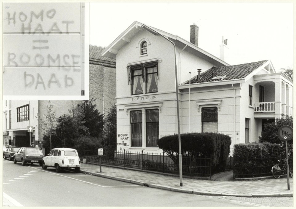 Huis De Trompenburg is beklad met de tekst Homohaat=Roomse daad