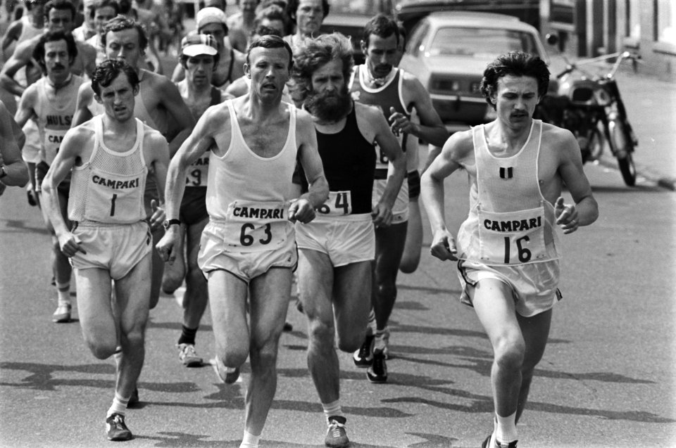 Internationale marathon in Amsterdam, Karel Lismont kwam als eerste over de fini, Bestanddeelnr 928-5660