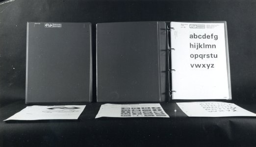 HUA-170760-Afbeelding van het huisstijl handboek van N.S