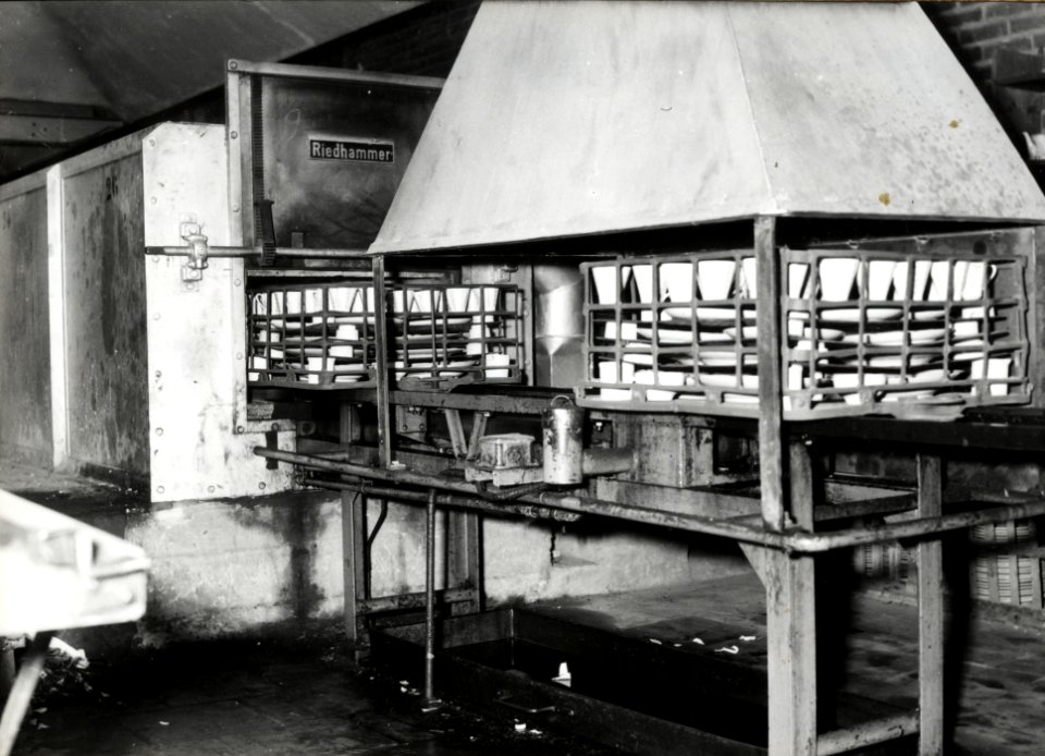 HUA-171262-Interieur van de aardewerkfabriek firma Mosa te Maastricht- oven