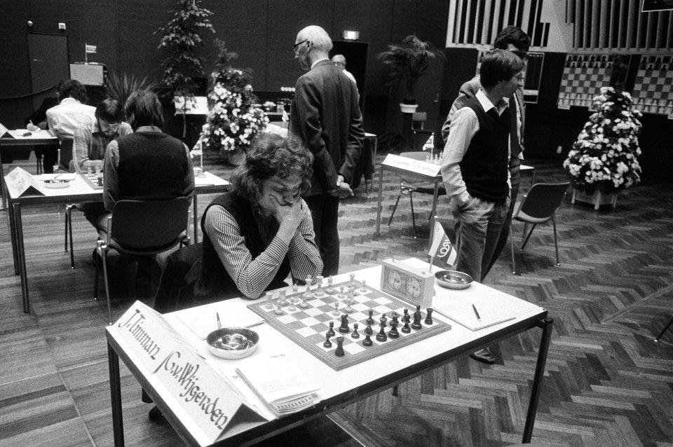Jan Timman (l) tegen Van Wijgerden, Bestanddeelnr 932-5638