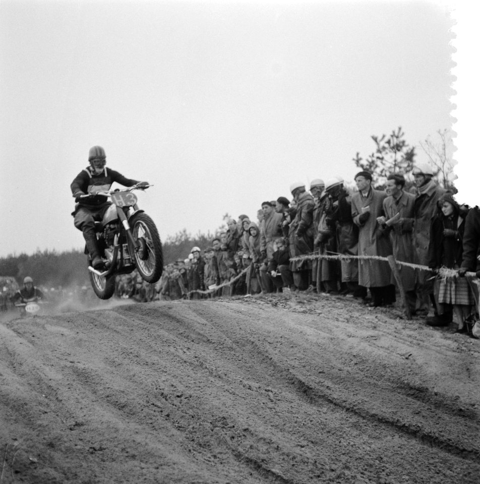 Internationale Motor- en terreinwedstrijden te Boekel Negende J Clynck (Nederl, Bestanddeelnr 907-6727