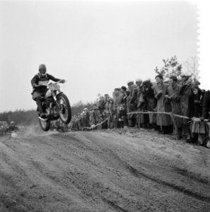 Internationale Motor- en terreinwedstrijden te Boekel Negende J Clynck (Nederl, Bestanddeelnr 907-6727