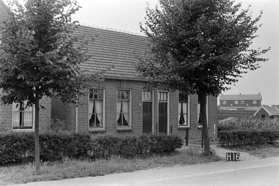Huis bij Halsteren (ruilverkaveling Halsteren), Bestanddeelnr 170-2446