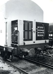 HUA-170926-Afbeelding van het bordes met de generator van koelwagen nr. NS 55001 van N.S. - Interfrigo op het terrein van Werkspoor te Utrecht