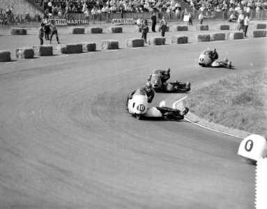 Internationale motor en zijspanraces op het circuit van Zandvoort, v.l.n.r. no.1, Bestanddeelnr 910-3593