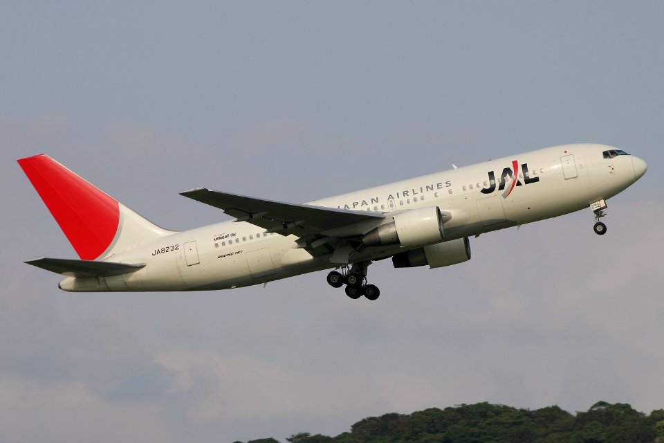 JapanAirlines B767-200 fukuoka 20040926152926