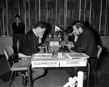 Internationaal Schaaktoernooi in Utrecht. Bouwmeester tegen Donner, Bestanddeelnr 913-2678