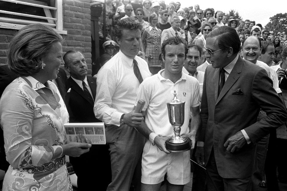 Internationaal tennistoernooi in Hilversum ( t Melkhuisje Beatrix, Claus en Okke, Bestanddeelnr 923-7232