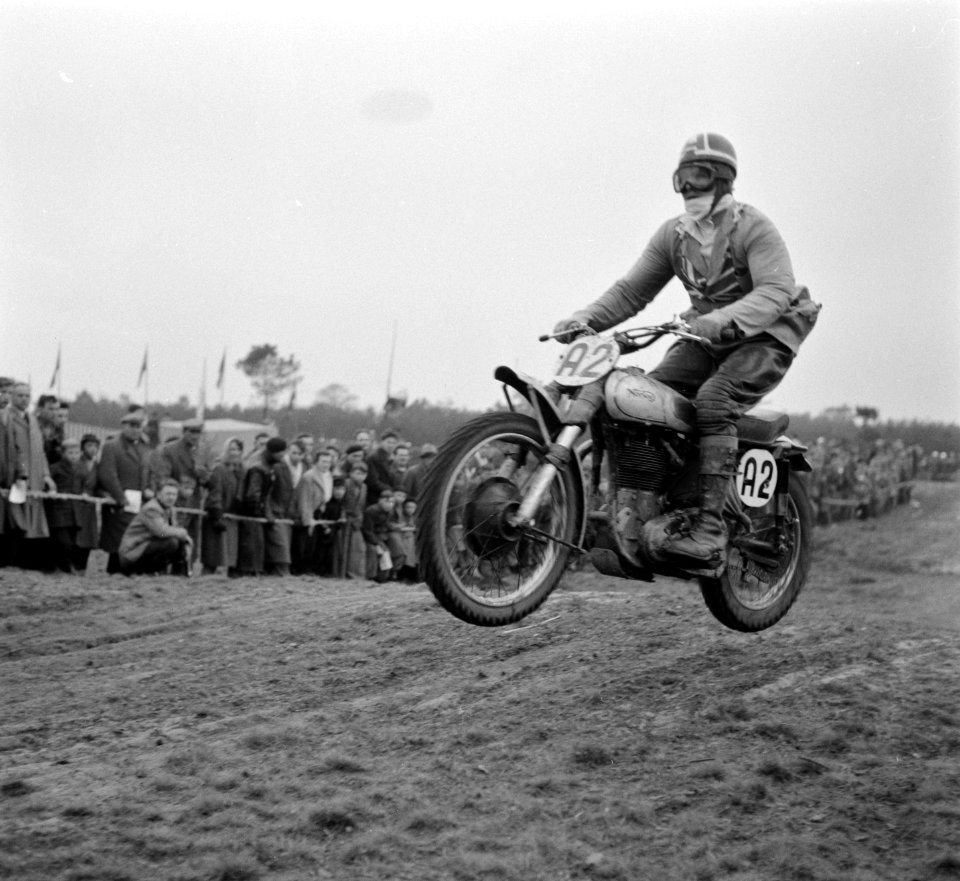 Internationale Motor- en terreinwedstrijden te Boekel Winnaar L Archer (Engela, Bestanddeelnr 907-6722
