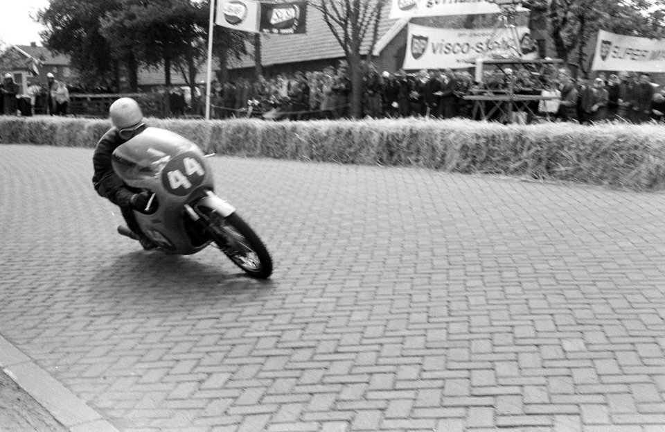 Internationale motorrace circuit Tubbergen Cees van Dongen, Bestanddeelnr 914-0124