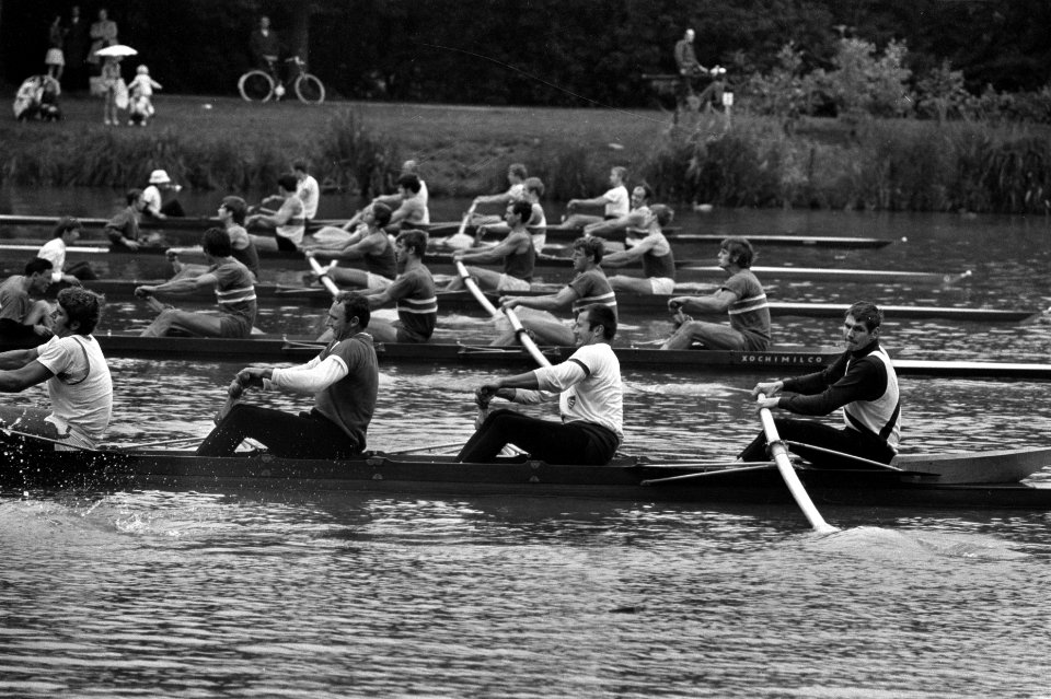 Internationale Bosbaanregatta start vier met stuurman, Bestanddeelnr 923-7012