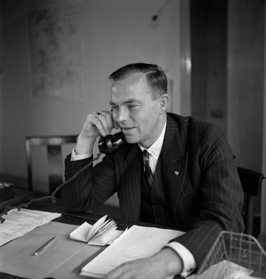 J.A.W. Burger, minister van Binnenlandse Zaken, Bestanddeelnr 935-0909