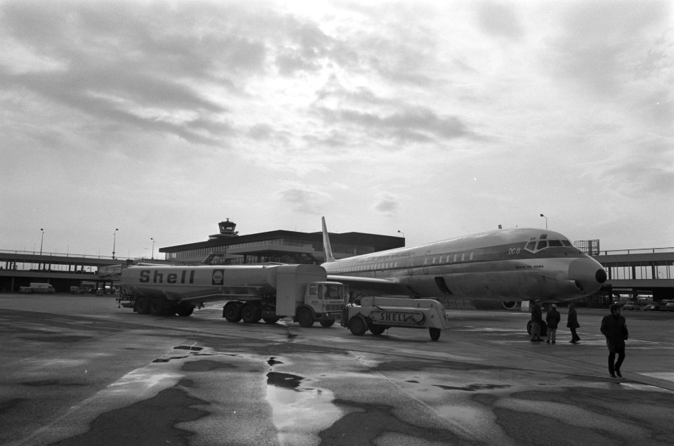 Grootste tankwagen voor Jumbo Jets op Schiphol, Bestanddeelnr 923-3212