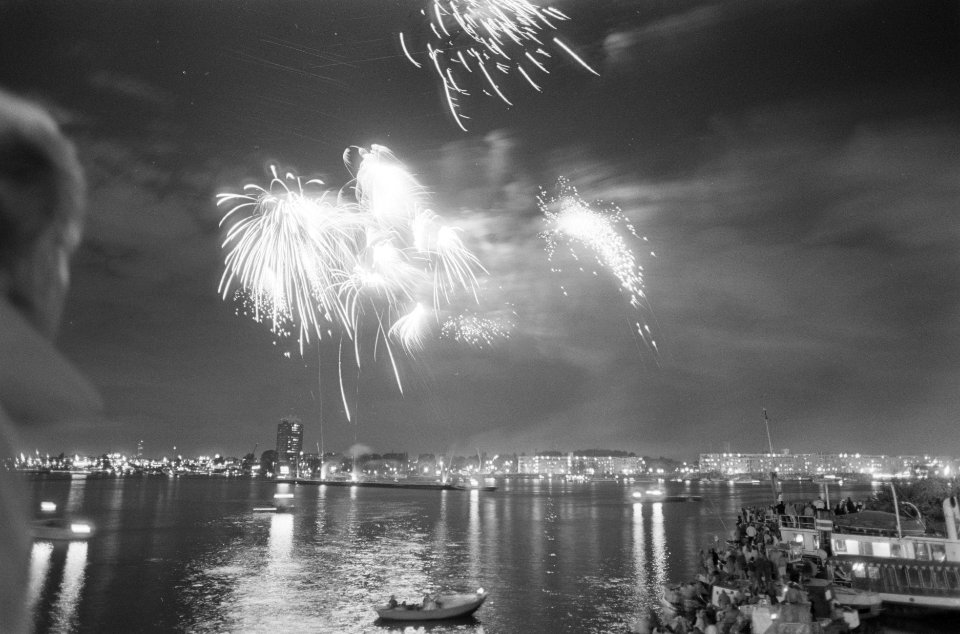 Groot vuurwerk boven het IJ, Bestanddeelnr 934-0858