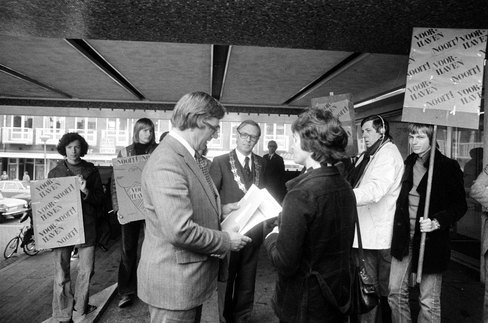 Grootste gemaal van Nederland bij IJmuiden in gebruik gesteld minister Westerte, Bestanddeelnr 928-2107