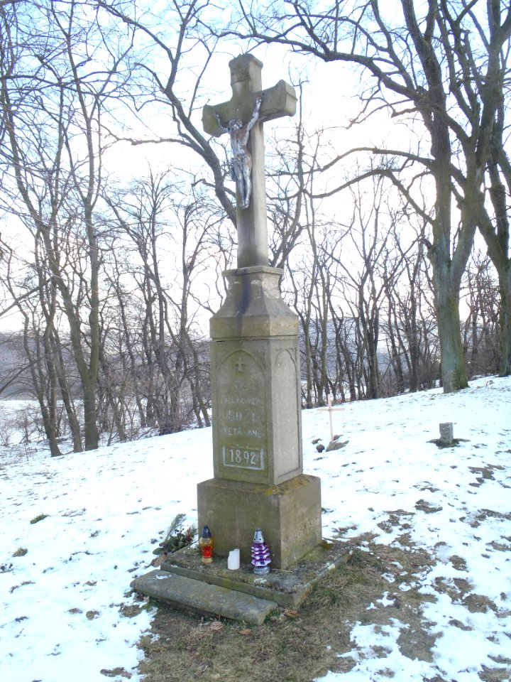 Ivančice, kříž před kaplí sv. Jakuba