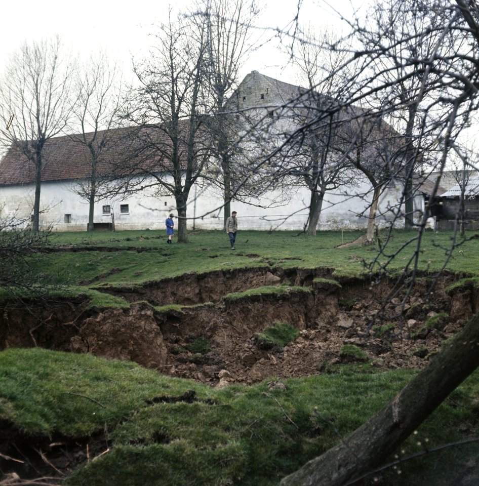 Groot gat in de grond, Bestanddeelnr 254-7622