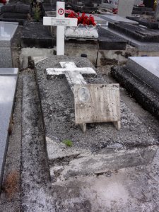 Grugies (Aisne) cimetière, tombe de guerre mai 1940