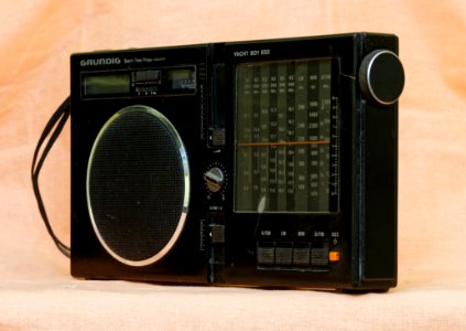 Grundig Yacht Boy 650 radio receiver (1) photo