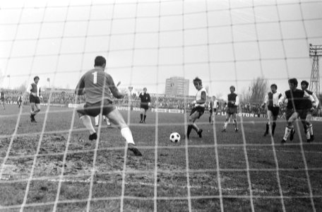 Haarlem tegen Feijenoord 0-1 doelpunt van Van Hanegem, Bestanddeelnr 924-2487