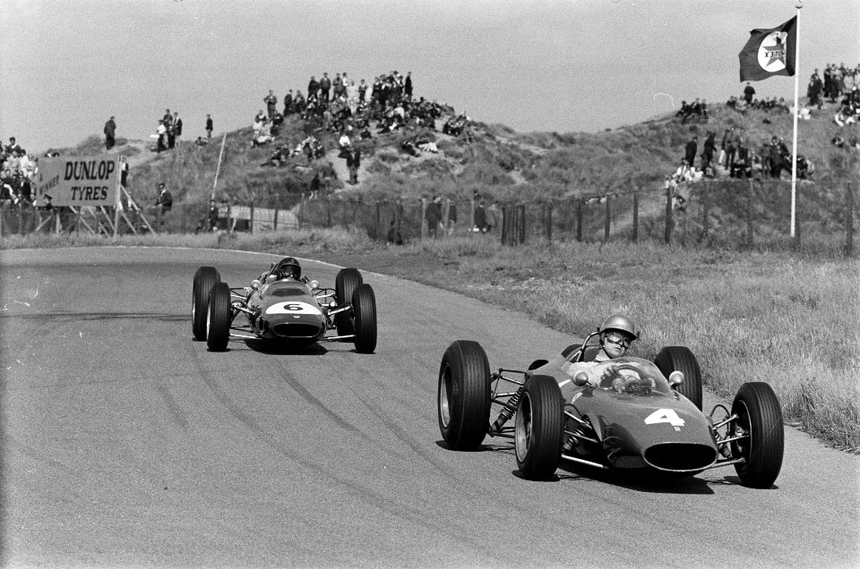 Grand Prix te Zandvoort Nummer 24 Phil Hill , nummer 25 Scarfrotti, Bestanddeelnr 915-2881