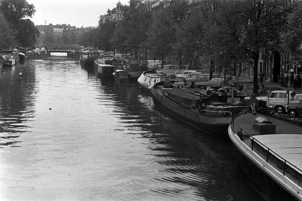 Grachten met en zonder woonboten, Amsterdam, Bestanddeelnr 924-9958