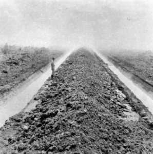Grondbewerking, mannen, sloten, Bestanddeelnr 250-8359