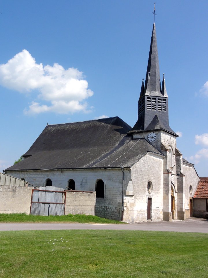 Gomont (Ardennes) Église Saint-Quentin