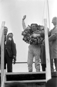 Grand Prix te Zandvoort, Jim Clark met krans, Bestanddeelnr 920-3787 photo