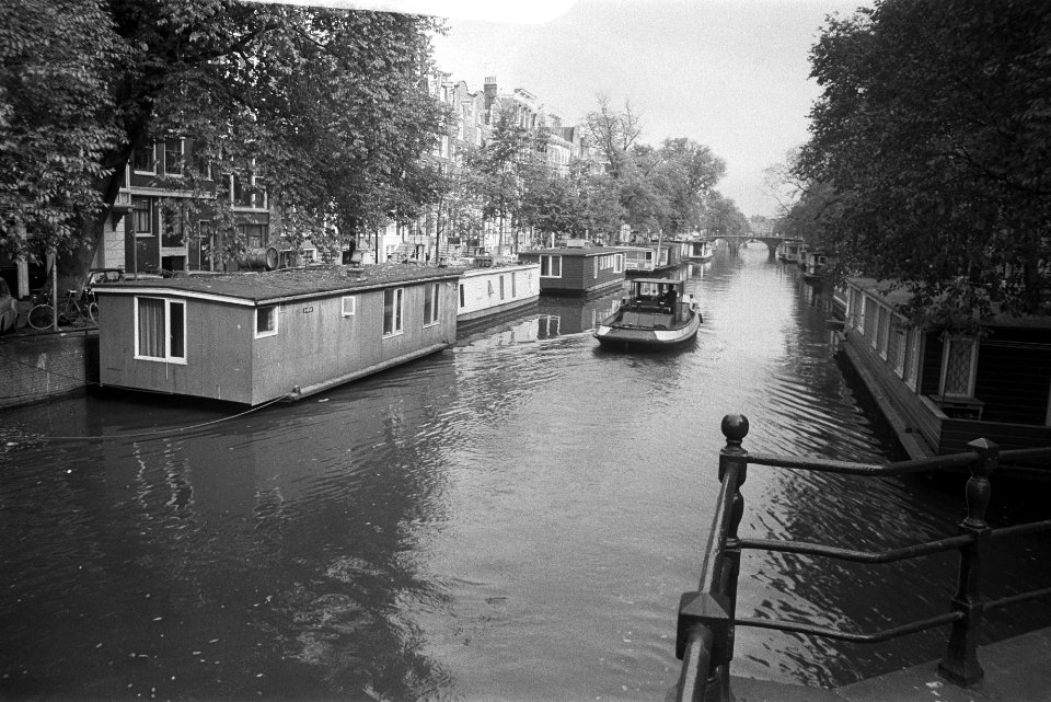 Grachten met en zonder woonboten, Amsterdam, Bestanddeelnr 924-9953