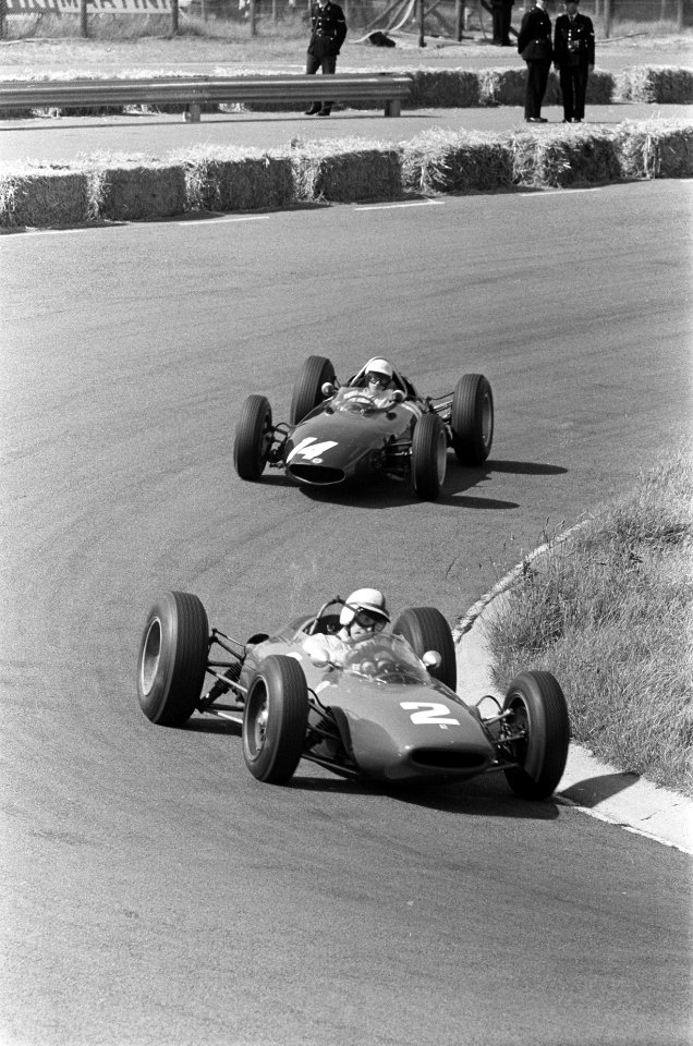 Grand Prix te Zandvoort Nummer 11 G Hill , nummer 12 Sarters en Ginther nummer, Bestanddeelnr 915-2884