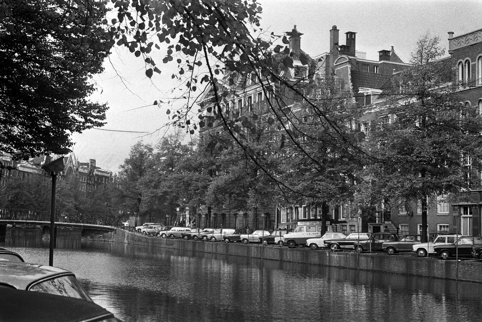 Grachten met en zonder woonboten, Amsterdam, Bestanddeelnr 924-9960