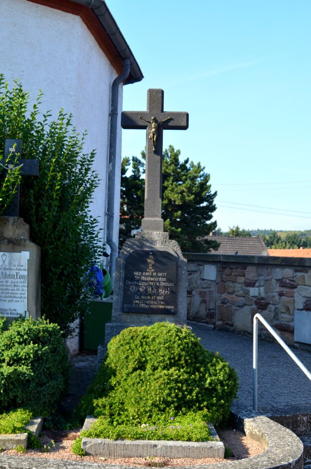 Guldental Waldhilbersheim, Katholische Pfarrkirche St. Martin, Pfarrergräber (1)
