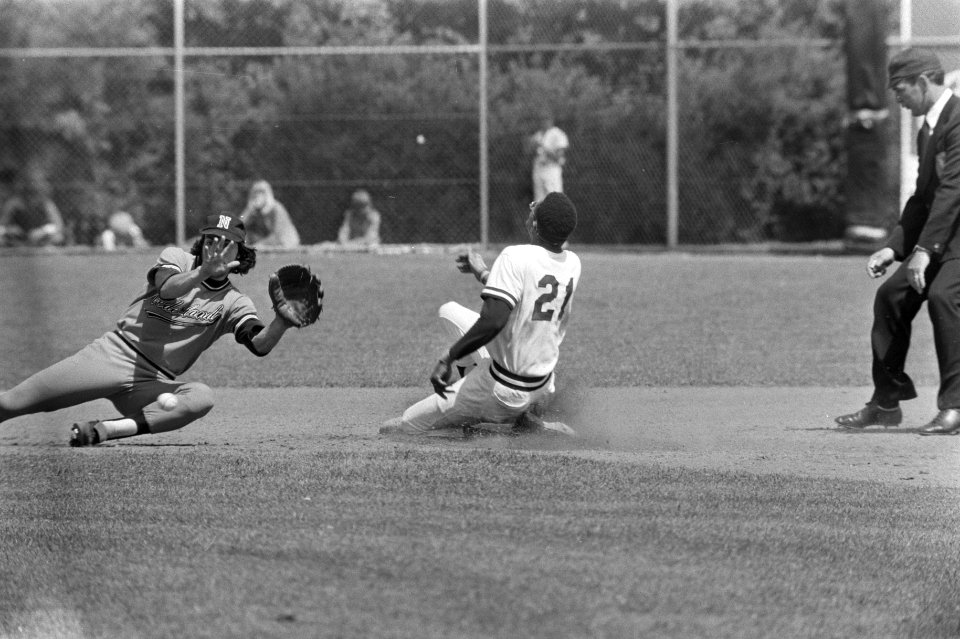 Haarlemse honkbalweek, Nederland tegen Arizona 4-8, Frank Smit (l) in duel met B, Bestanddeelnr 927-3394