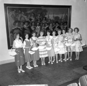 Haarlemse bloemenmeisjes 10-jarig bestaan, Bestanddeelnr 916-2046
